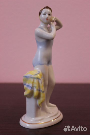 Фарфоровая статуэтка Юная купальщица лфз