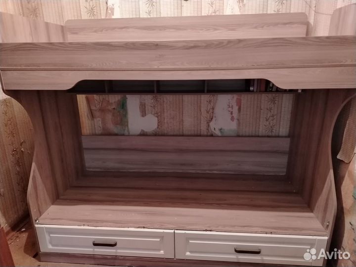 Двухярусная кровать