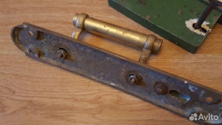 Дверная ручка с замком старинная