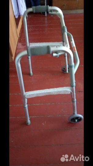 Ходунки для пожилых людей