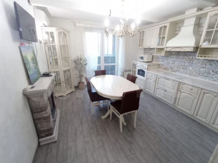 2-к. квартира, 80 м², 4/9 эт.