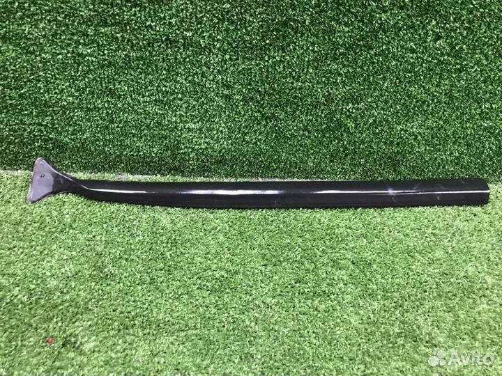 Уплотнитель левый Nissan Micra K12E CR12DE 2007