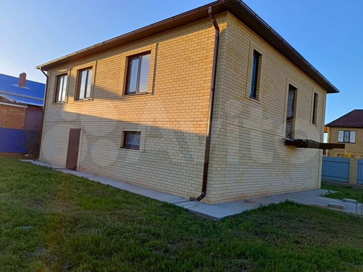 Коттедж 200 м² на участке 10 сот.