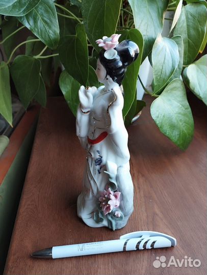 Гейша фарфор статуэтка