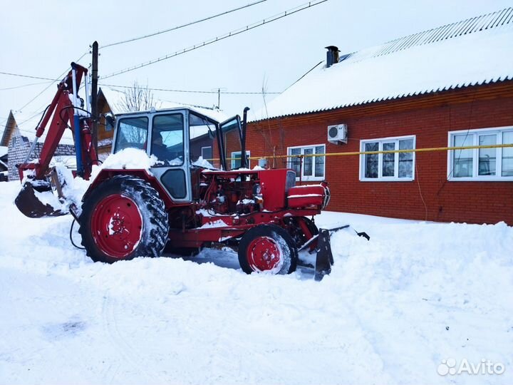 Уборка территории от снега трактором