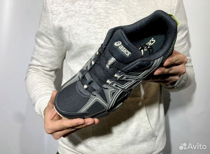 Кроссовки Asics эргономичные