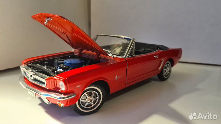Модель автомобиля Ford Mustang 1964г в маш-бе 1/18