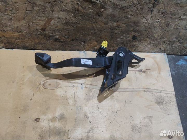Педаль тормоза передняя левая Chery Tiggo Pro 7