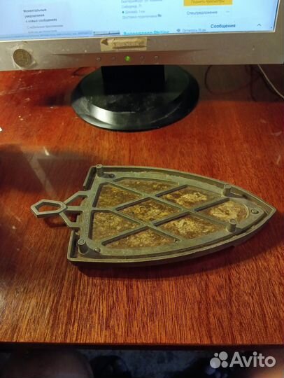 Утюг электрический СССР, с подставкой