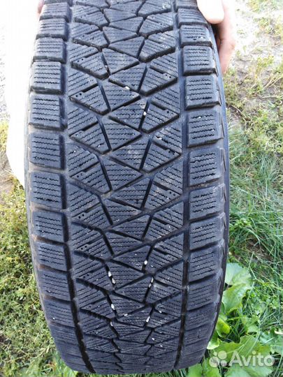 Bridgestone Blizzak DM-V2 215/65 R16
