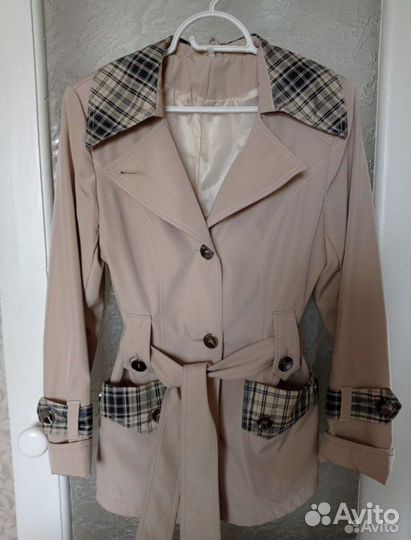 Пакет вещей (джинсы, юбки, платья, плащ)