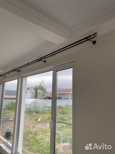 Установка карнизов, рулонных римских штор, жалюзи