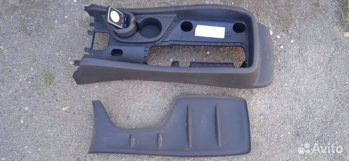 Полка средней консоли рено Сценик 3