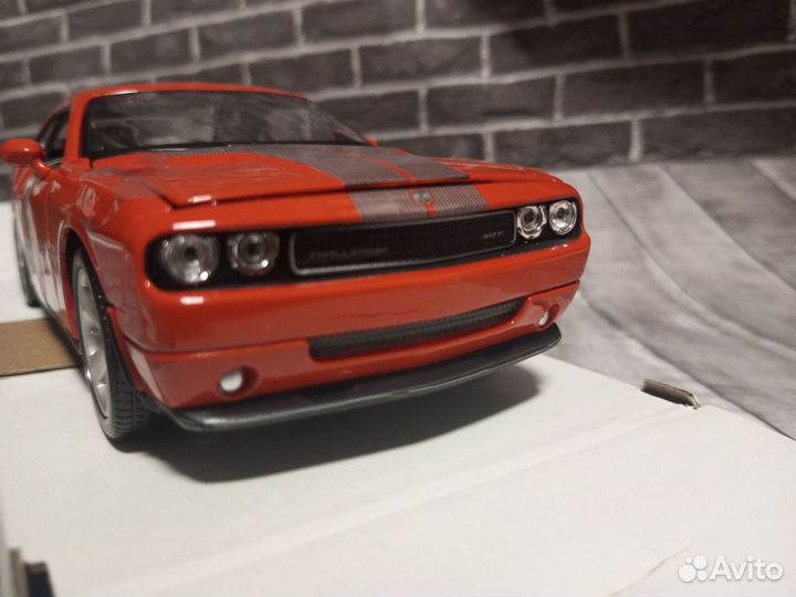 Коллекционная модель Dodge Challenger SRT8 '08