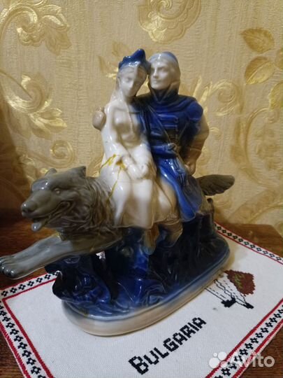 Фарфоровая статуэтка 