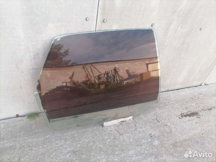 Заднее правое стекло двери Opel Vectra B