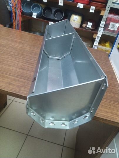 Кормушка для кур навесная