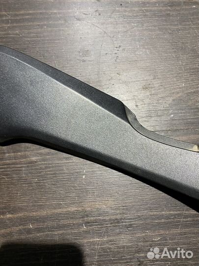 Левая накладка под сиденьем kawasaki Versys 650