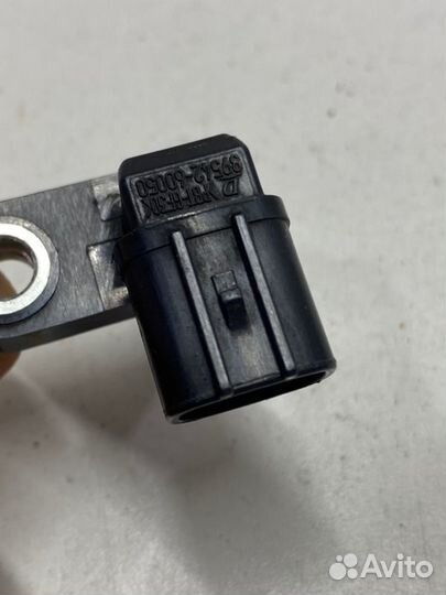 Датчик abs правый Toyota Land Cruiser 200