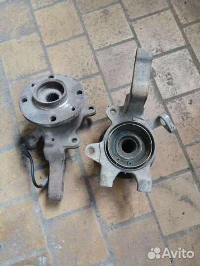 Поворотный кулак Приора Калина Гранта