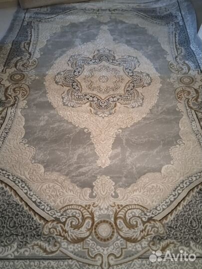 Новый красивый ковер 3 на 2