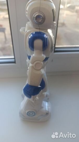 Игрушка робот