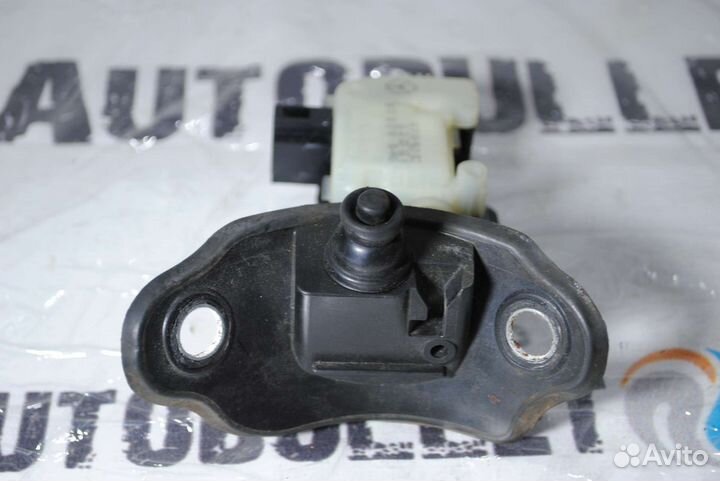 Активатор крышки бензобака Mercedes-Benz сls