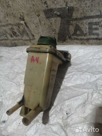 Бачок гура Audi A4