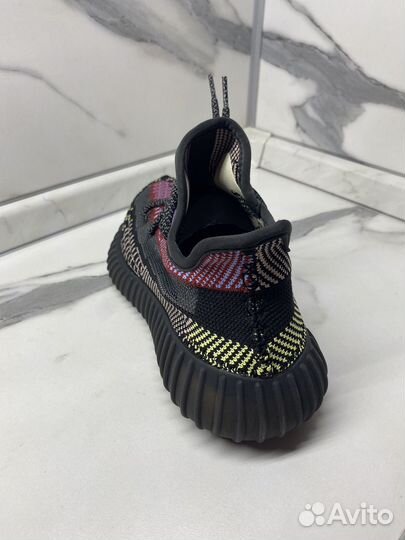 Кроссовки женские изики