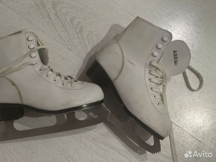 Продам коньки