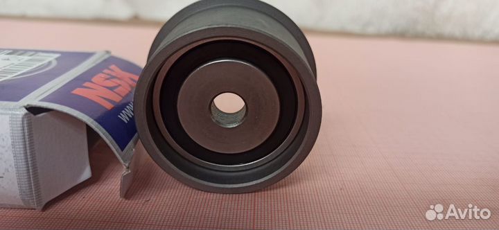 Ролик натяжной NSK Toyota Corolla 1350311030