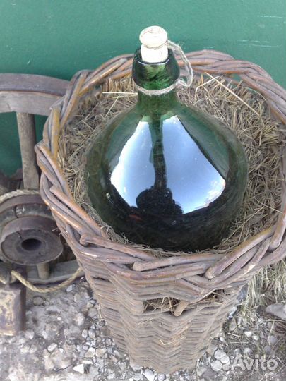 Бутыль большая старинная, зеленая,сундуки лубяные