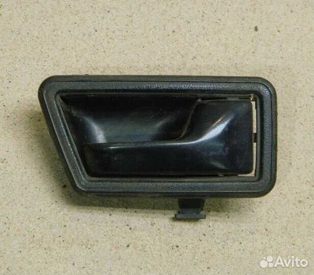 Ручка двери пер. правой внутренняя VW Golf 2