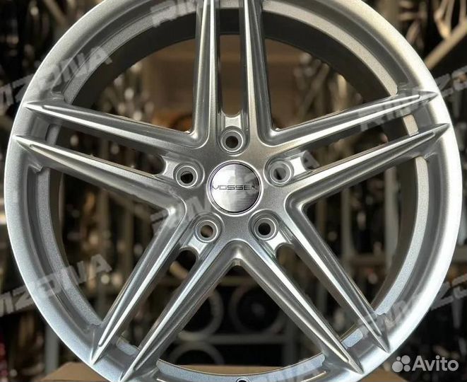 Литой диск в стиле vossen R17 5x114.3