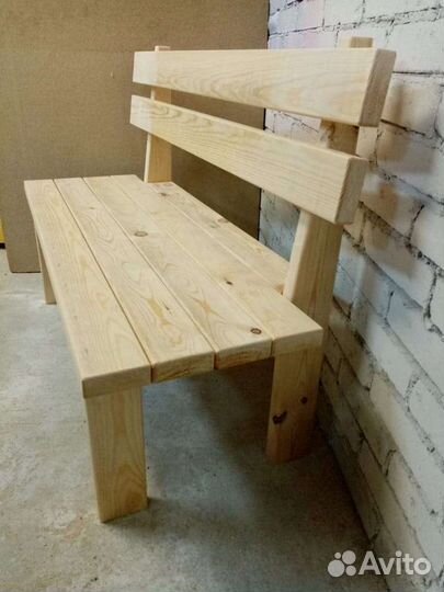 Садовая скамейка из дерева
