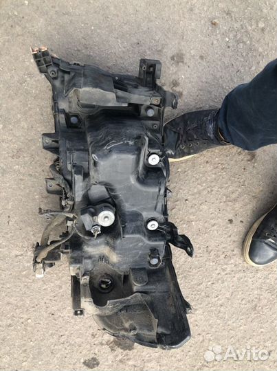 Фара правая на toyota land cruiser 200