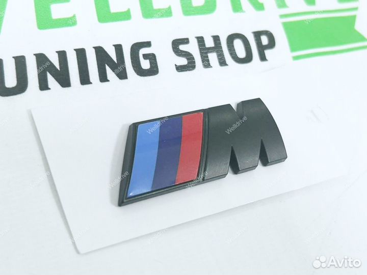 Шильдик M BMW X5M F95 на багажник черный матовый