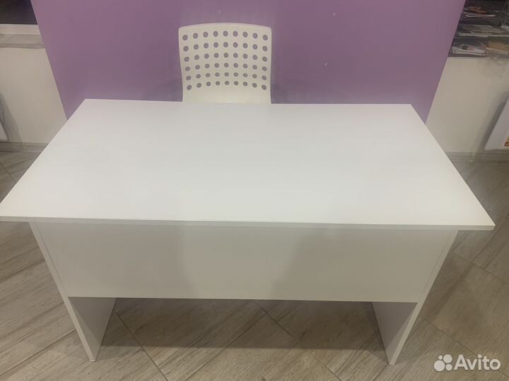 Письменный стол IKEA белый и стул