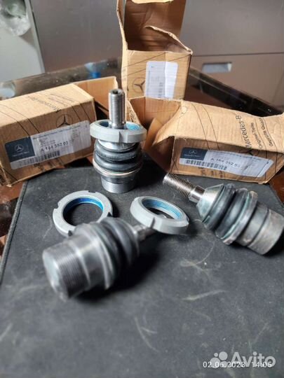 A1643520327 Шаровые опоры задние