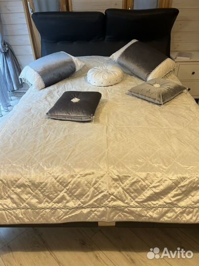 Покрывало и подушки на 1.60 кровать