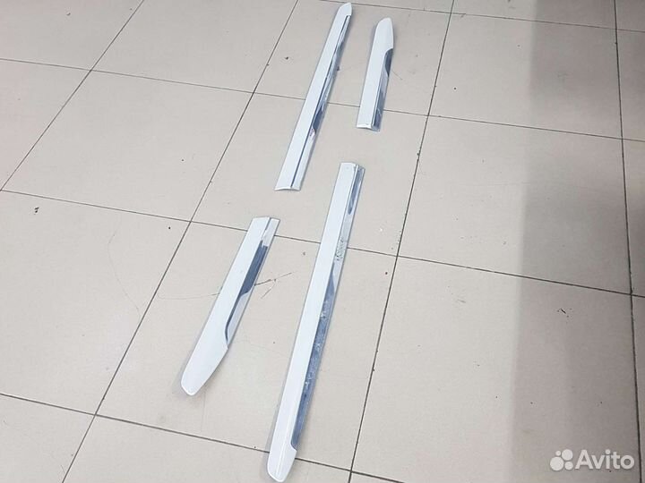 Молдинги toyota 200