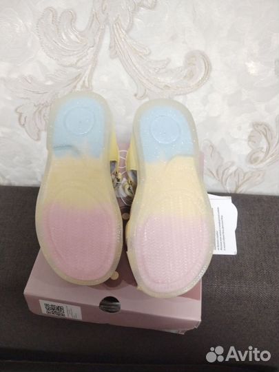 Новые сандали для девочки