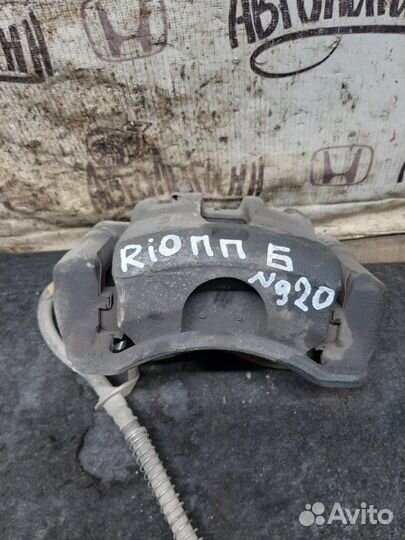 Суппорт передний правый Kia Rio G4FC 2013