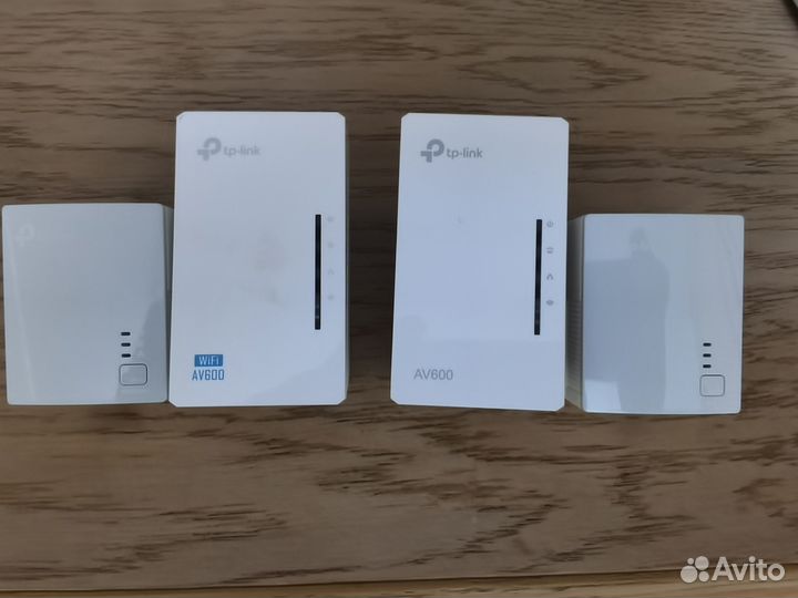 Сетевой адаптер Powerline TP-link TL-WPA4220 KIT