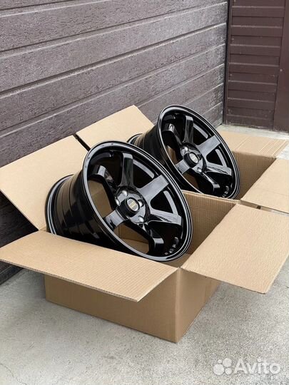 Rays R17x8 5x114,3 ET35 CB73,1