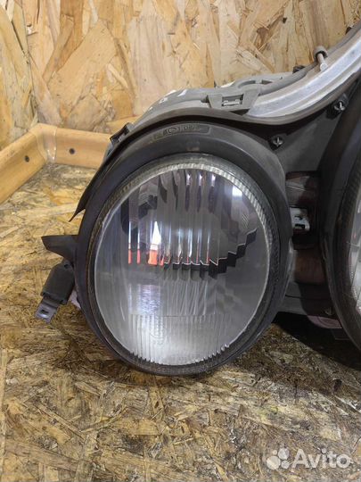 Фара Левая Мерседес E210 W210 бу Оригинал Хелла