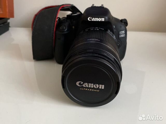 Зеркальный фотоаппарат cannon eos 600D