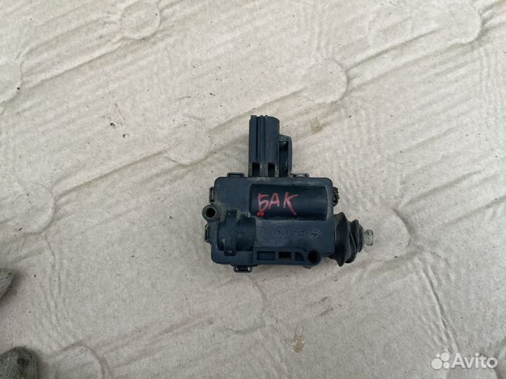 Моторчик лючка бензобака Форд Фокус 2