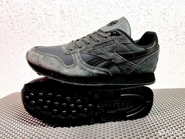 Кроссовки Reebok спортивные