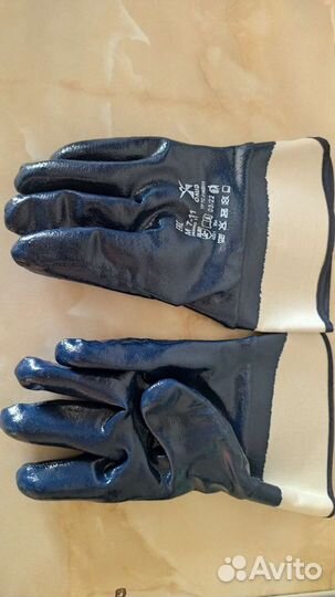 Резиновые перчатки
